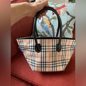 Burberry London Blue Label Japan tartan nova check
Beige tote bag leather strap
